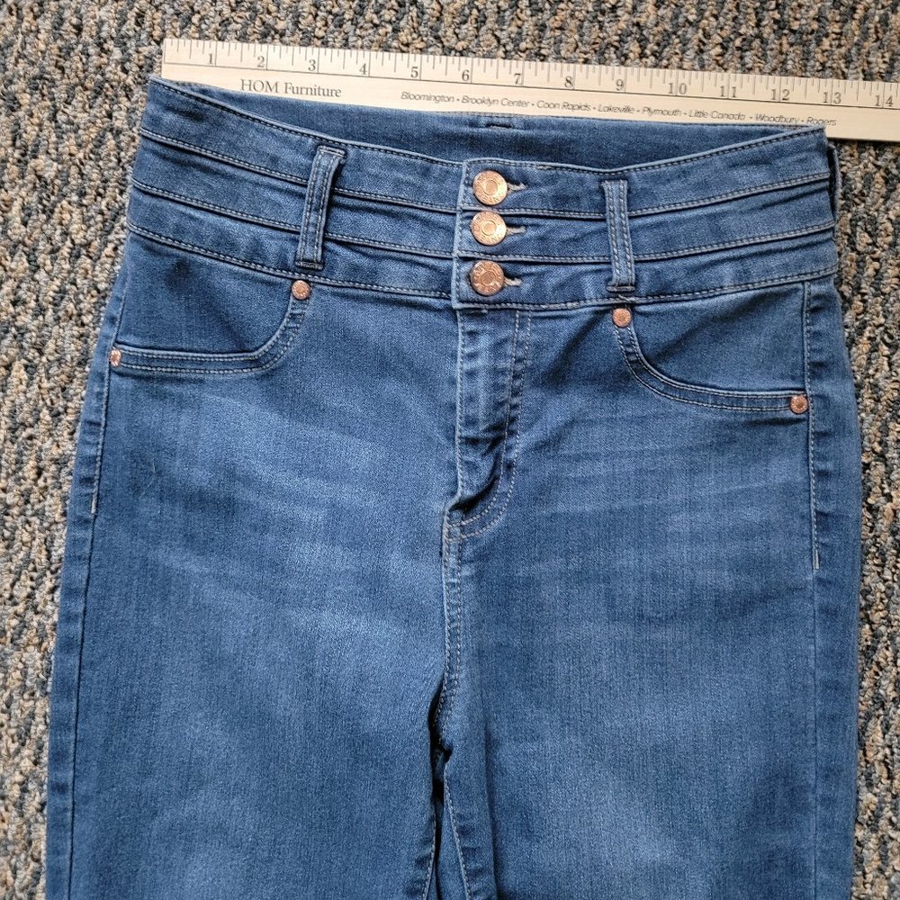 EUC Super High-Waisted Stretch Copper Studded Guess Jeans Size 28
